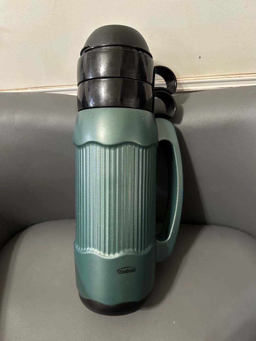 Trudeau 1 Liter Insulated Thermal Flask with Dual Cups